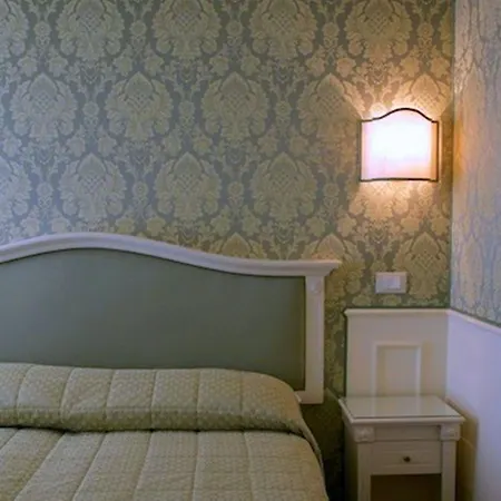 科尔特巴罗奇威尼斯套房酒店